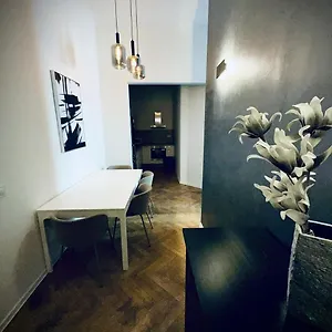 top-wenceslas-square-apartment.praguehotelsweb.com/